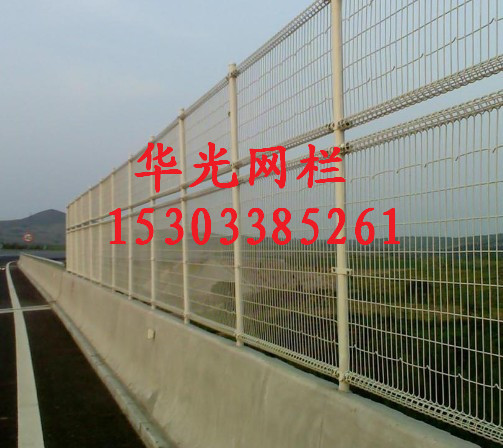 供应用于高速公路桥梁的南昌桥梁防落网双边围栏网 河北围栏网 圈地围栏网