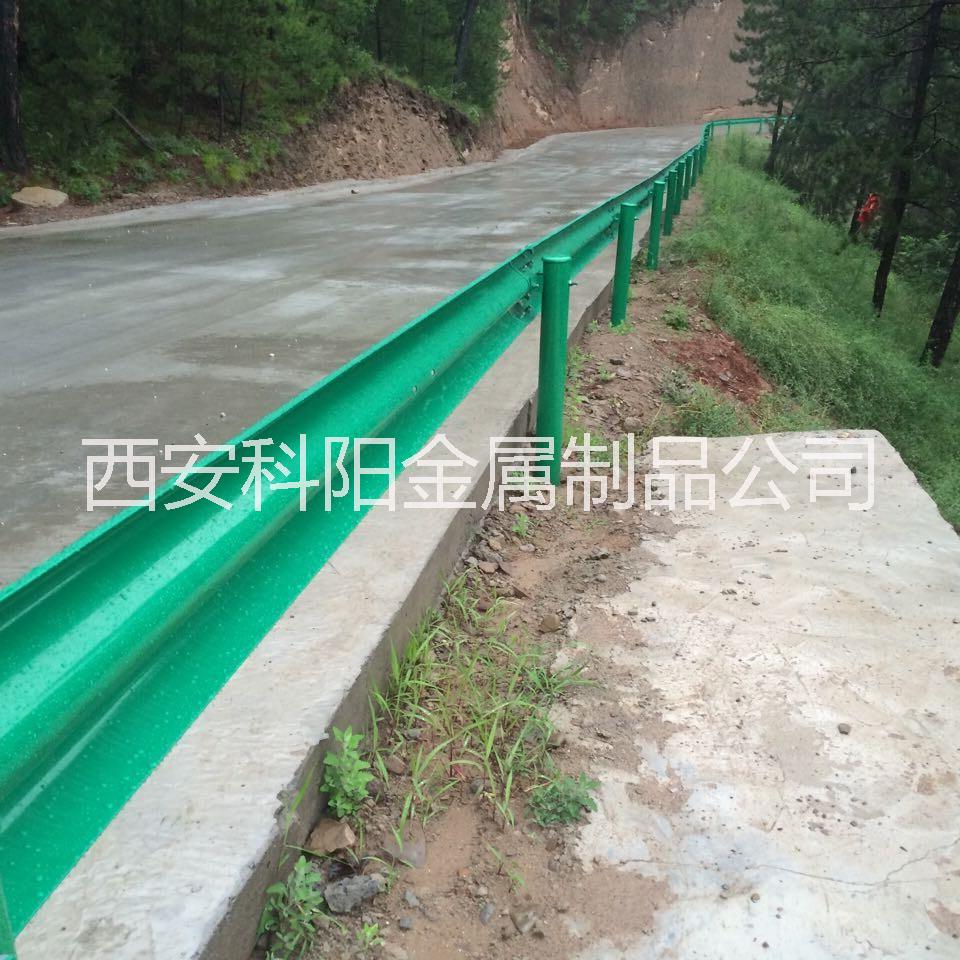 供应用于高速公路护栏的西安高速公路波形护栏镀锌护栏板
