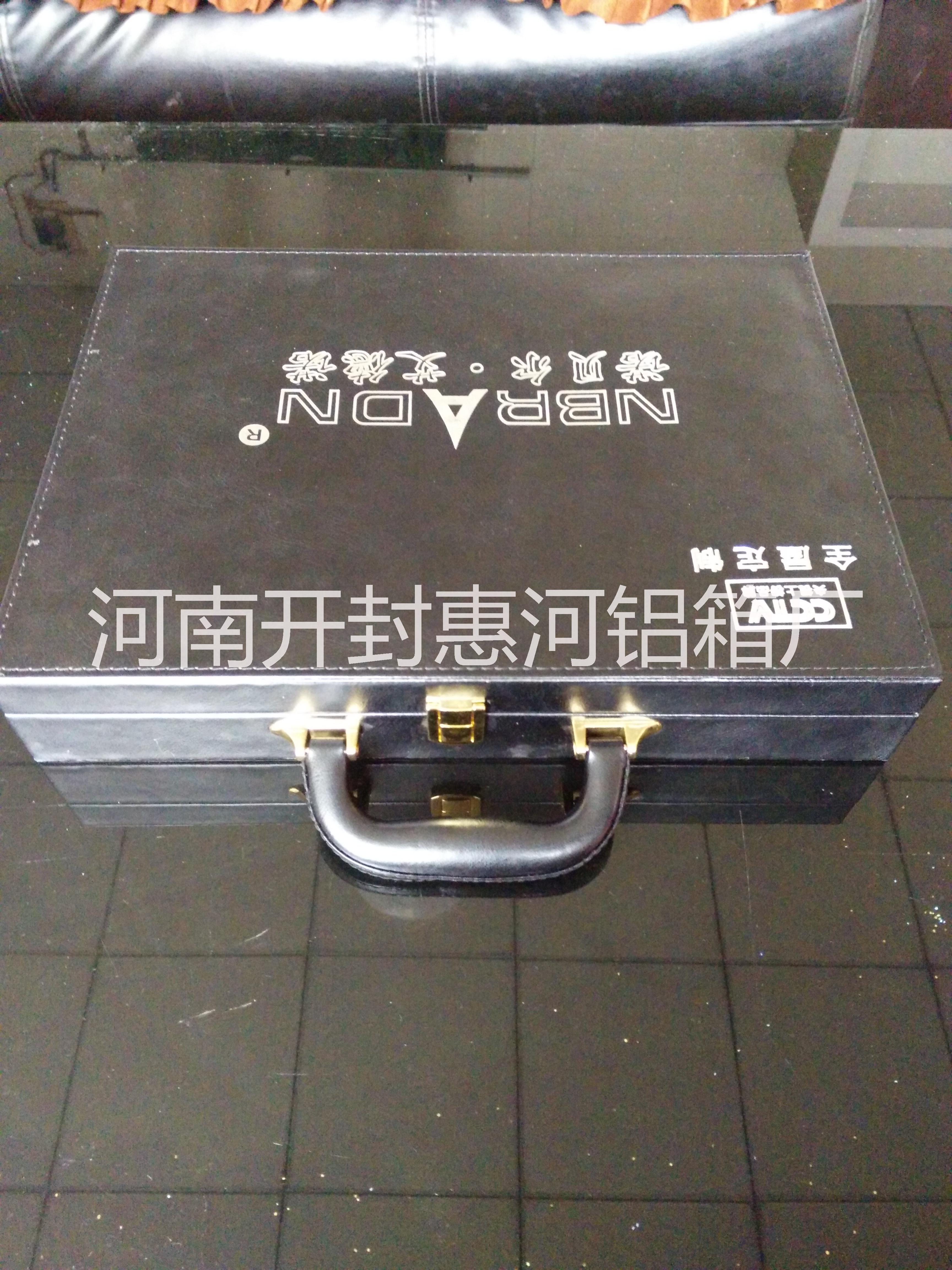 按需定制色卡盒木盒皮盒的厂家河南惠河铝箱专业生产各种款式规格石英石人造石烤漆橱柜UV板铝盒木盒皮盒15037898383图片