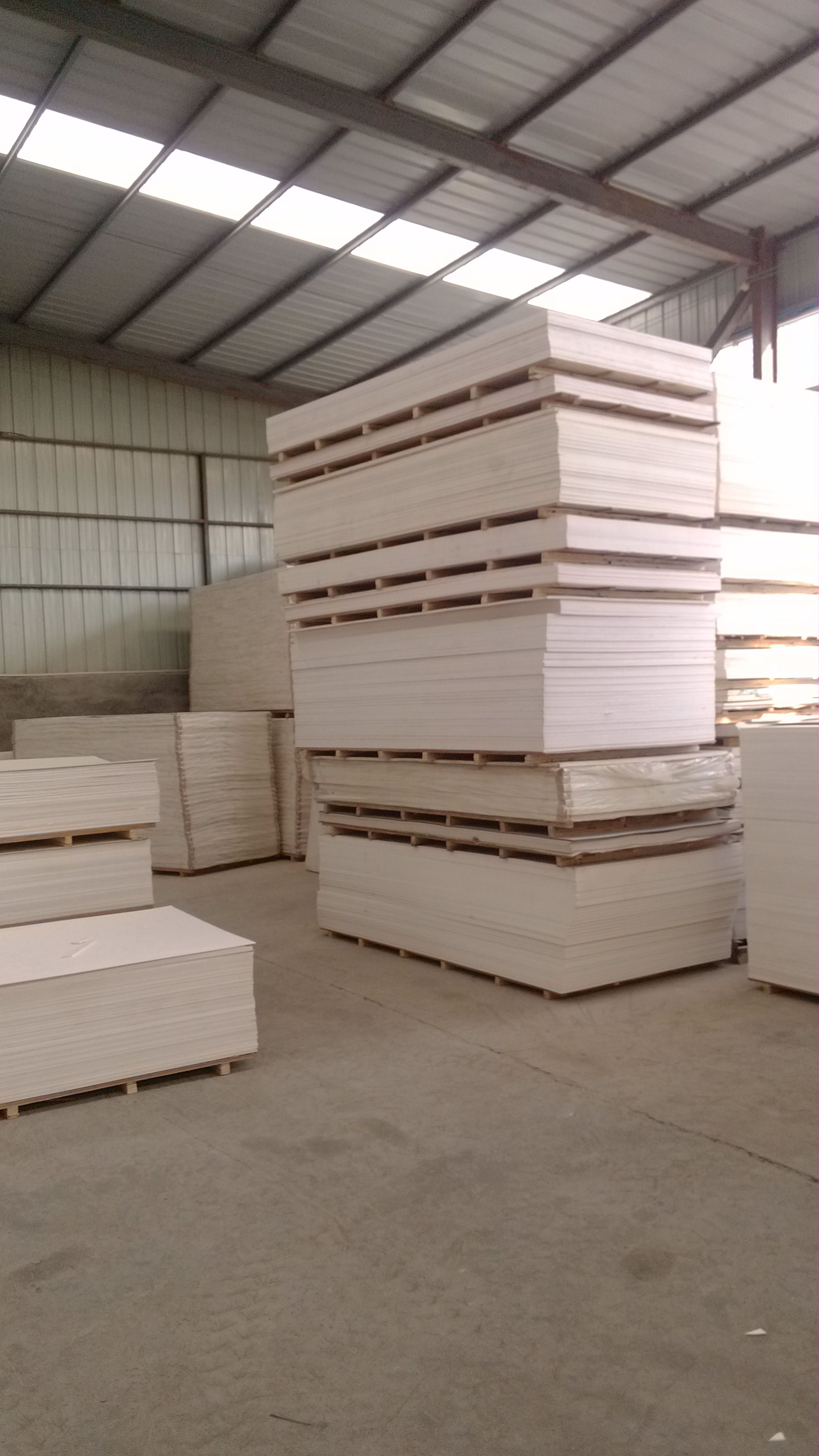 供应用于PVC板|PVC发泡板|密度板的结皮PVC发泡板 密度0.55 厚度25MM