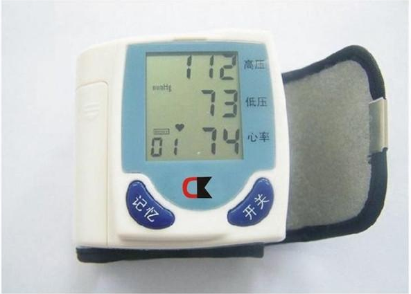 供应用于测量血压|测量心率的长坤腕式臂式电子血压计CK-101A