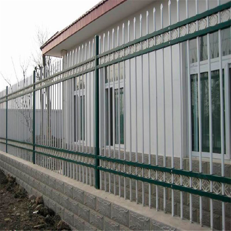 供应用于建筑工业的护栏网花园护栏网铁路护栏网、桥梁保证质量