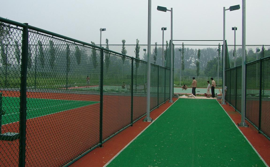 供应小区围栏网-球场护栏网-球场围栏