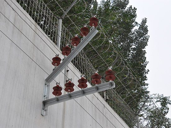 供应用于电网的河南14年专业电子围栏高压电网河南电子围栏郑州高压电网图片
