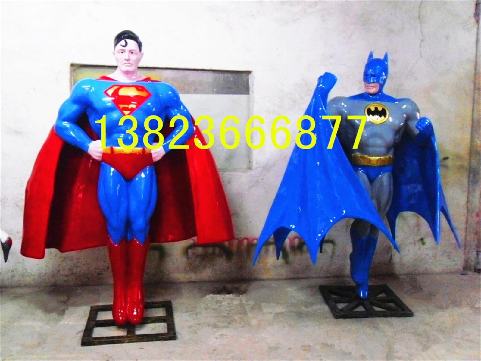 供应用于影视主题的玻璃钢蝙蝠侠人物雕塑 玻璃钢人物雕塑图片