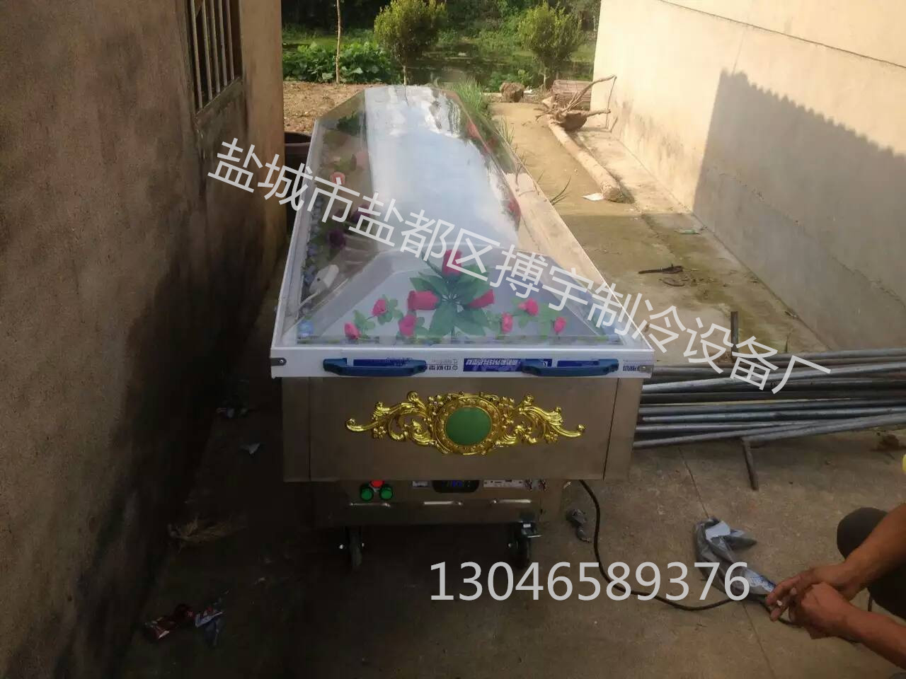 供应铁板喷塑水晶棺，上海新款大型全自动水晶棺价格图片