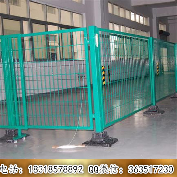 供应用于防护的护栏网 护栏网安装 市政护栏网 球场护栏网大量现货低价图片