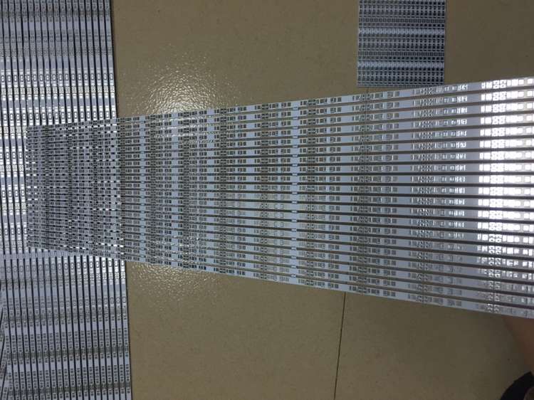 东莞市线路板厂家供应用于超薄灯箱|珠宝灯条灯条的线路板