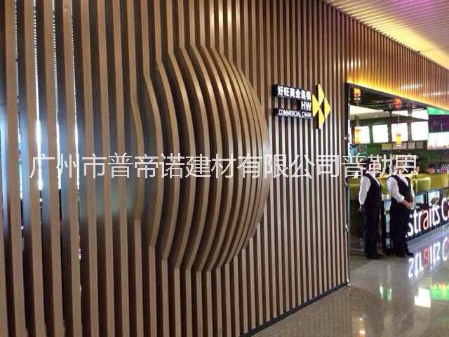 供应用于方管天花的广州铝方通厂家木纹U型铝方通图片