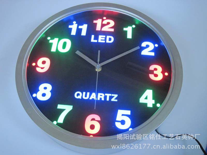 厂家供应金属外壳LED发光夜间挂钟挂壁贴墙彩色数字挂钟图片