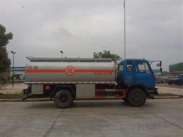 国四东风多利卡油罐车工厂实拍,10吨东风加油车厂家图片