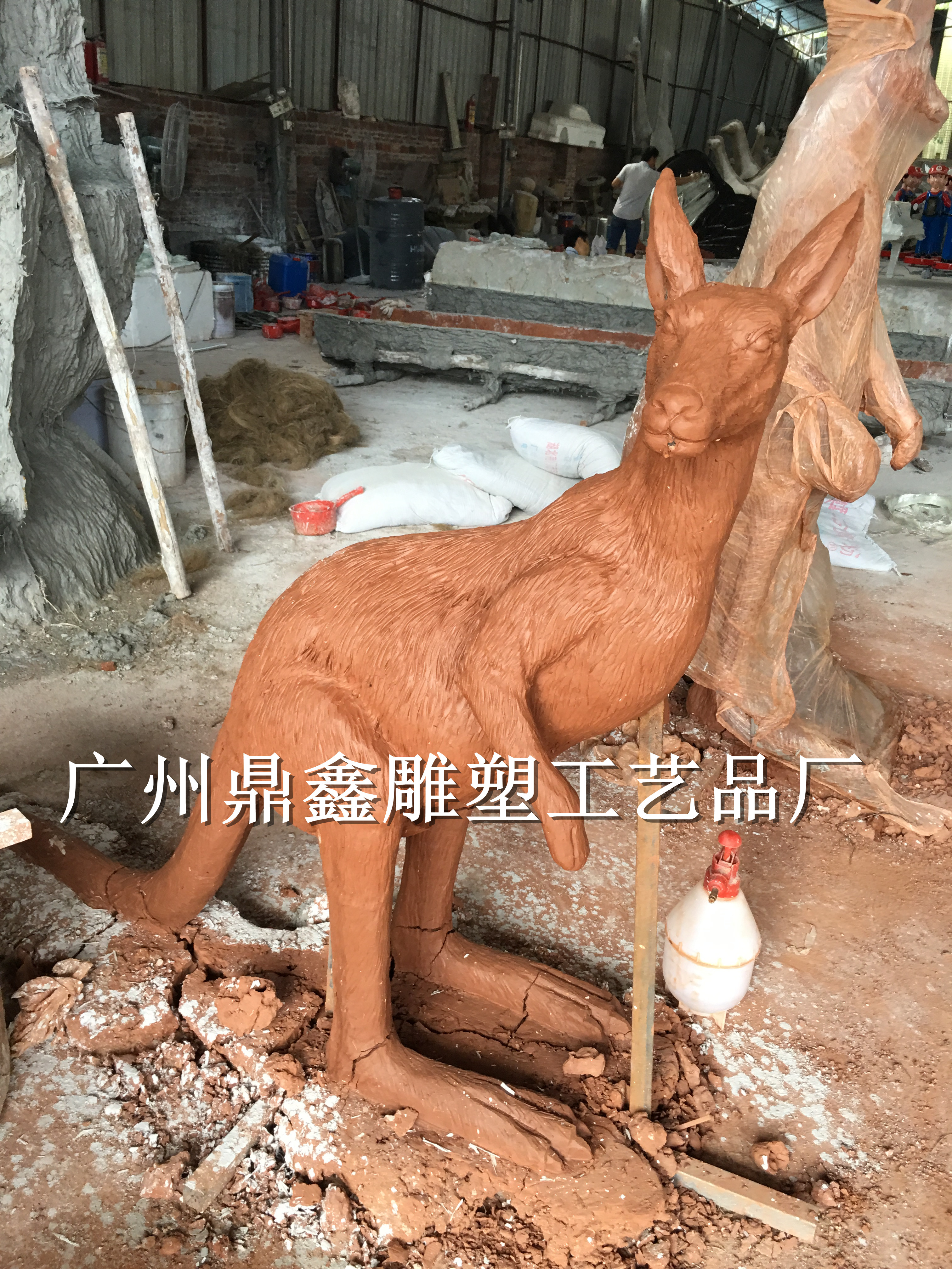 广州市动物袋鼠雕塑厂家