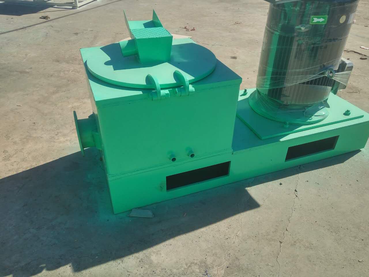 国标塑钢磨粉机节能环保型磨粉机