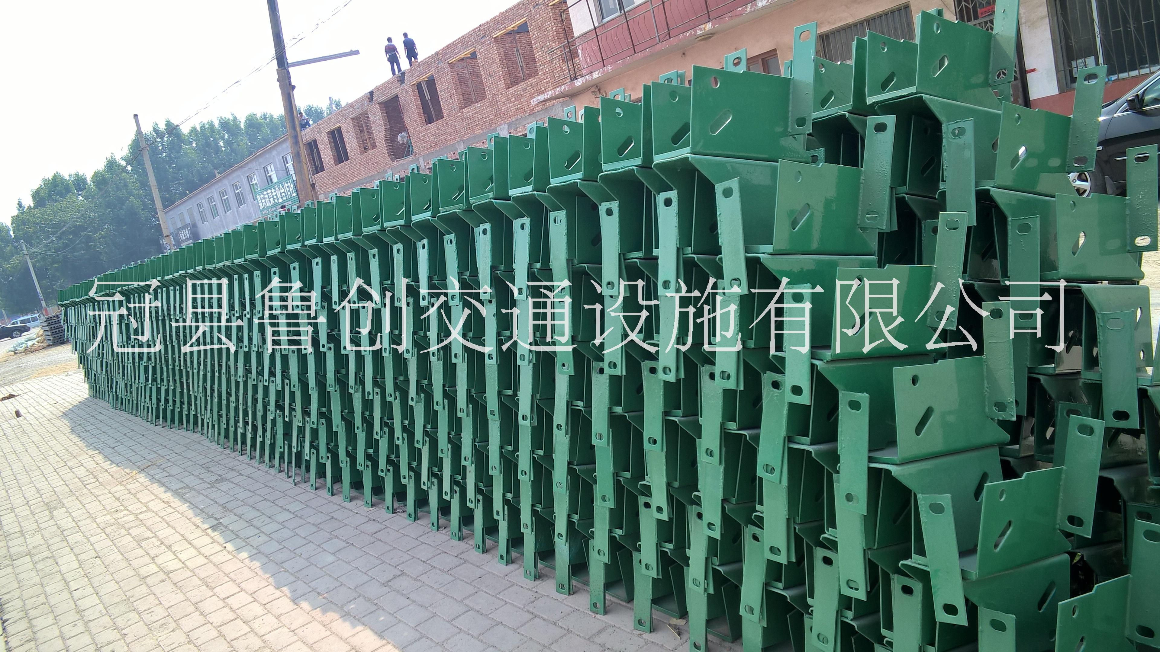 乡村道路波形护栏板生产厂家贵州鲁创交通设施有限公司图片