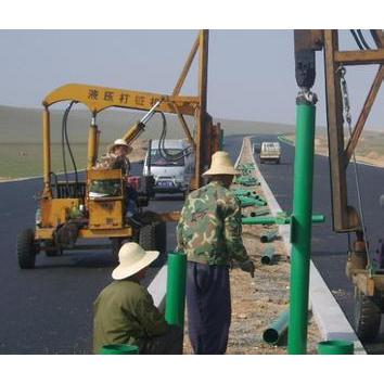 贵州地区高速公路波形梁护栏板 施工安装一条龙 价格劲爆图片