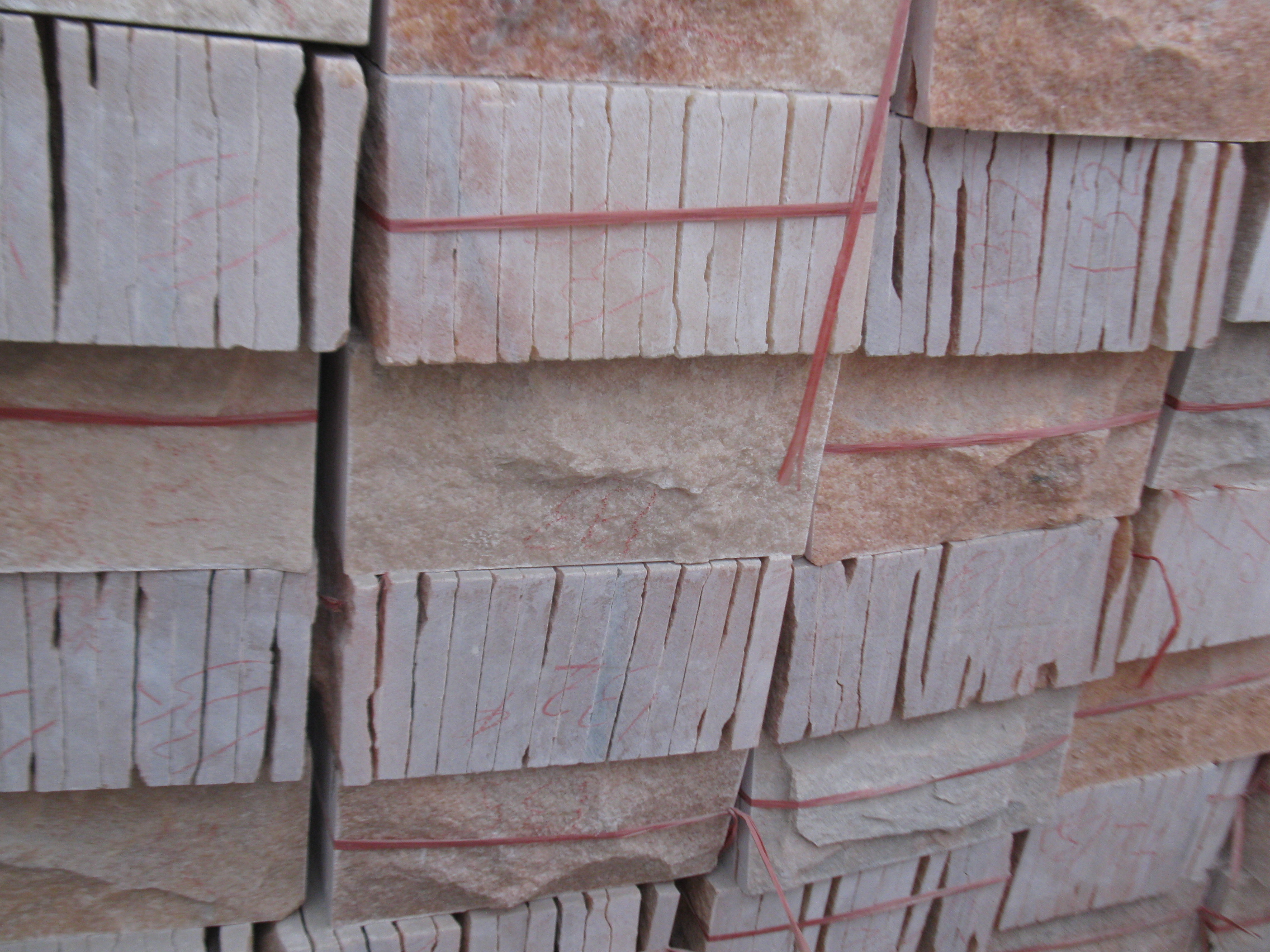 外墙石材文化砖 蘑菇石的做法 既简单又复杂图片