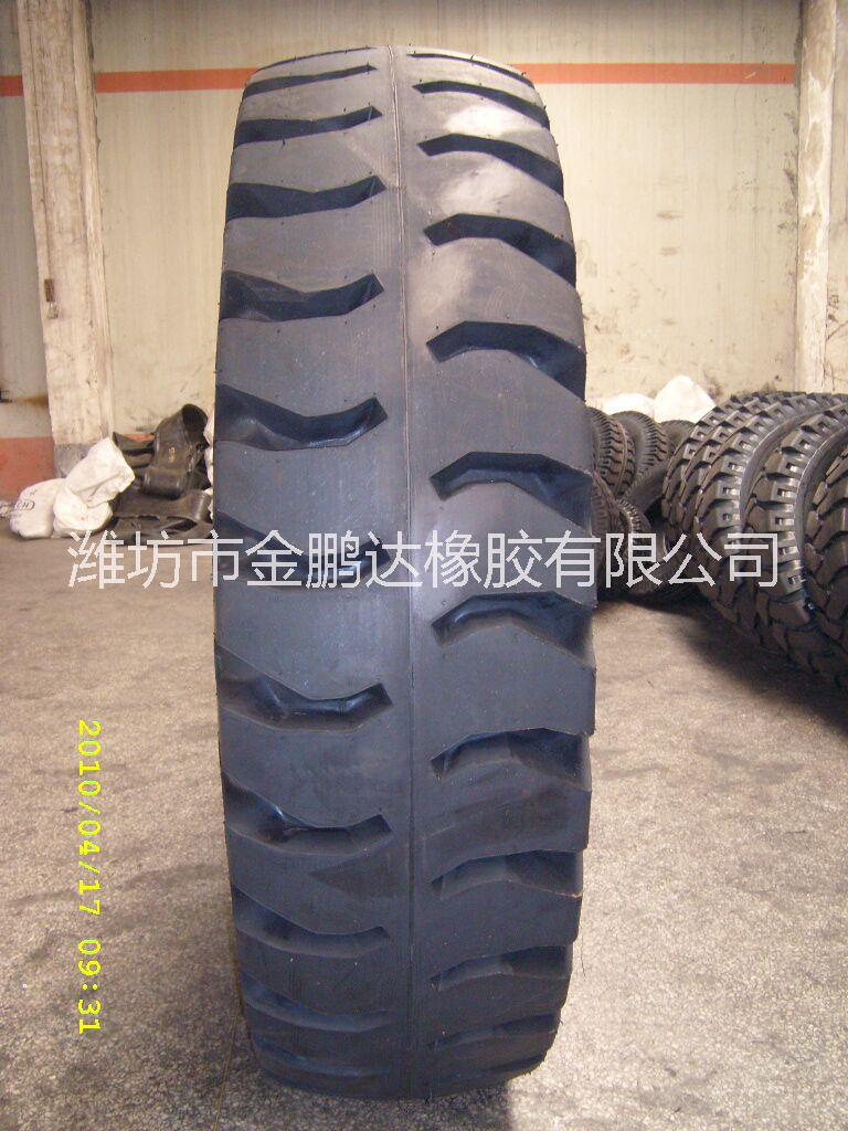 自卸卡车轮胎2400R49 矿山工程轮胎24.00R49图片
