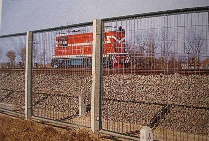 专业生产供应铁路护栏、道路护栏批发