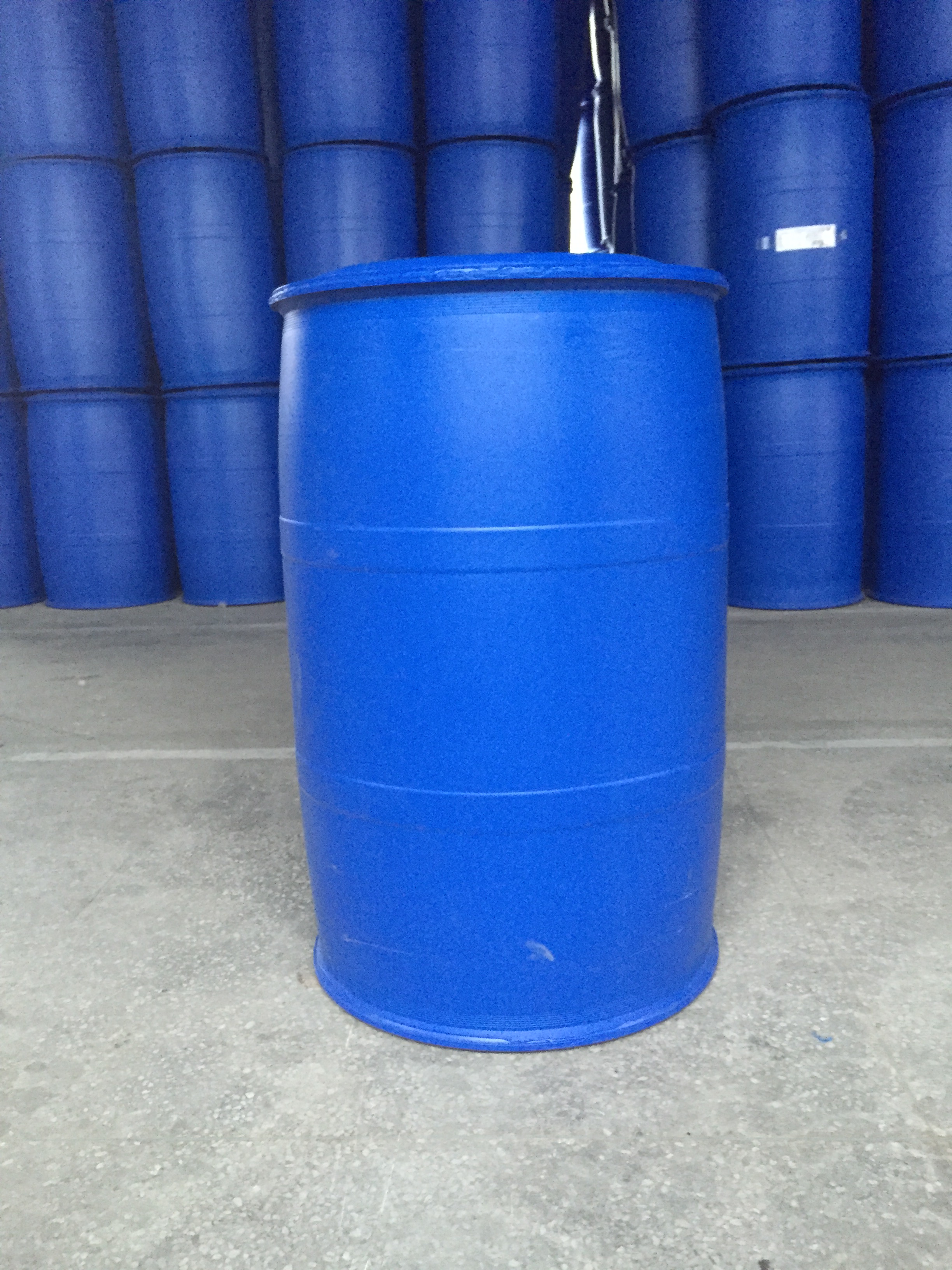 塑料桶山东吨桶价格_济宁塑料桶批发商_铁桶