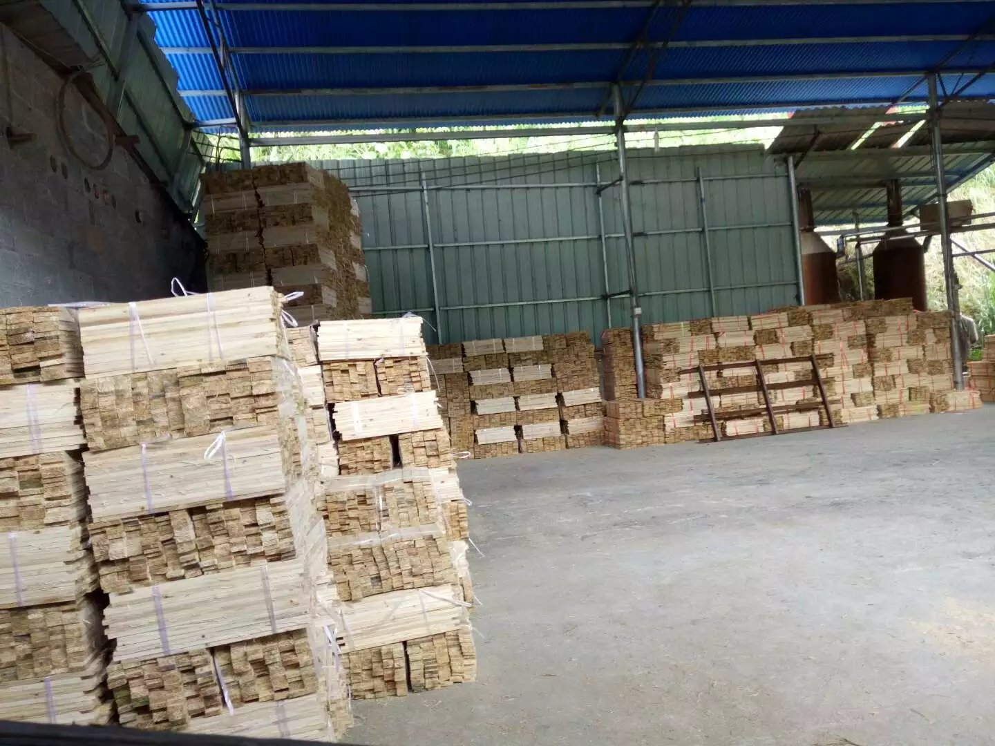 专业生产加工批发原木建筑木方家具木板机制木炭