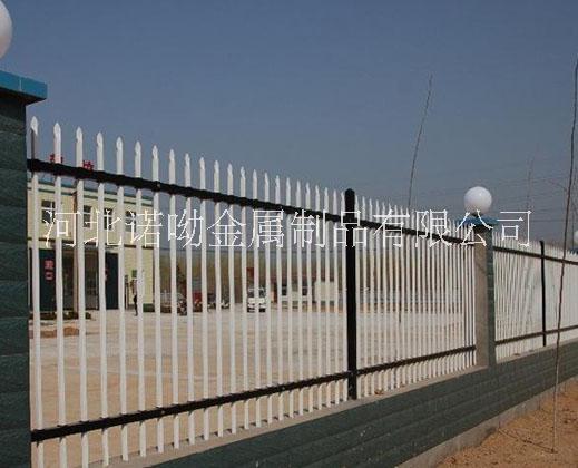 锌钢护栏批发 生产别墅围栏 锌钢护栏，护栏网，球场围网图片