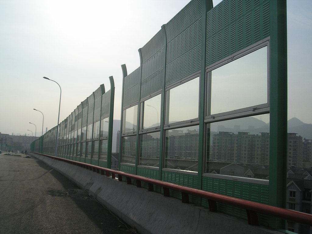 上海声屏障隔音网批发厂家 消音网 冲孔吸音板桥梁隔音屏公路声屏障图片