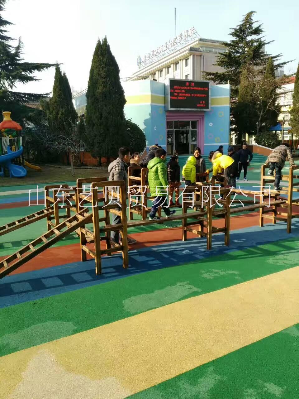 幼儿园碳化积木 悬浮地板 荡桥 山东艺贝幼儿园玩教具厂家