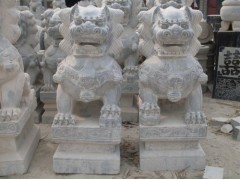 小型青石石雕动物雕刻 北京狮 哪里有石雕工艺品供应 石雕狮子定做 动物雕塑厂家图片