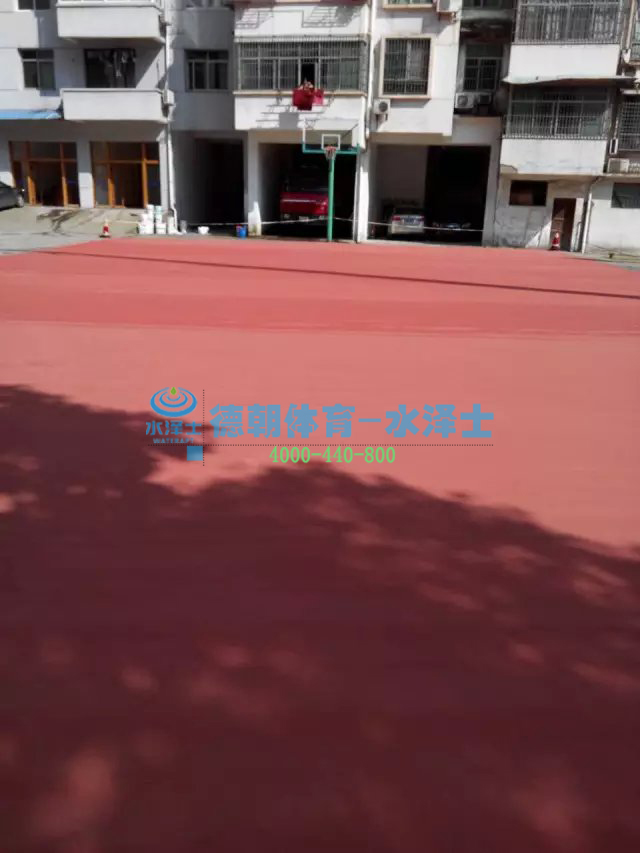 硬地丙烯酸球场材料 东莞标准篮球场施工 标准场地建设施工图片