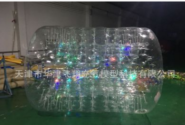 天津厂家直销PVC加厚透明儿童充气水上彩灯滚筒步行球 水上滚筒图片