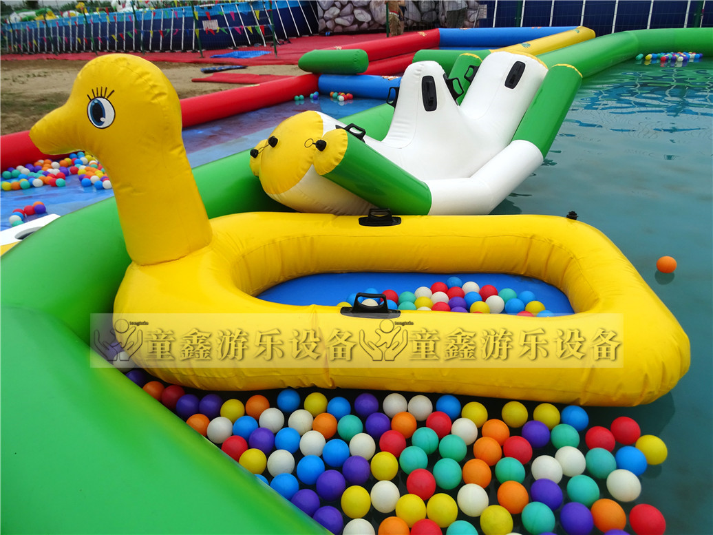 充气玩具　水上漂浮玩具　小鸭船　水上冰山　水上陀螺　水上跑步机　水上压板图片