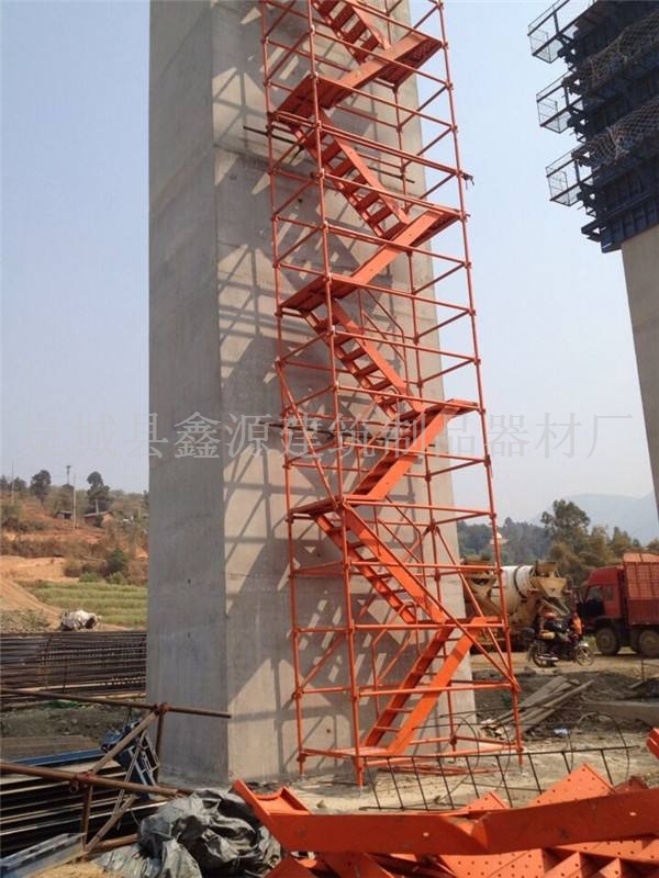 河北生产桥墩爬梯厂家-哪里的高空安全爬梯价格便宜-组合式梯笼要多少钱