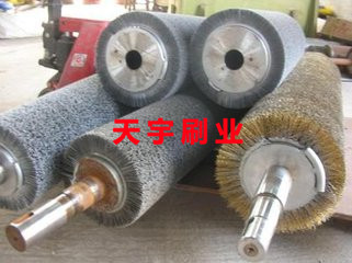 安庆市不锈钢丝刷辊厂家生产厂家大量供应不锈钢丝刷辊 钢丝辊 镀铜钢丝刷辊