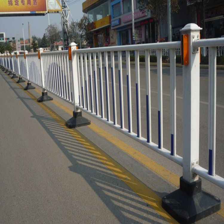 道路隔离栏  锌钢隔离护栏  道路交通护栏  市政护栏