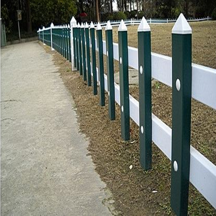 防风围挡  PVC草坪护栏  公园绿化带围挡  锌钢护栏图片
