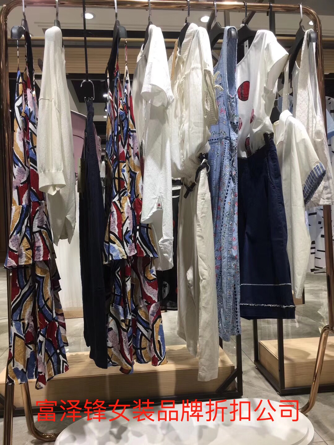 广州市古树叶17夏装是女装品牌折扣厂家