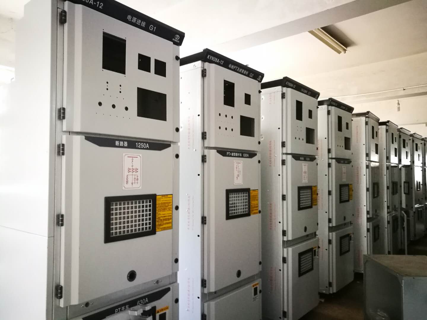 专业生产销售kyn28-12高压开关柜  10KV中置式配电柜图片