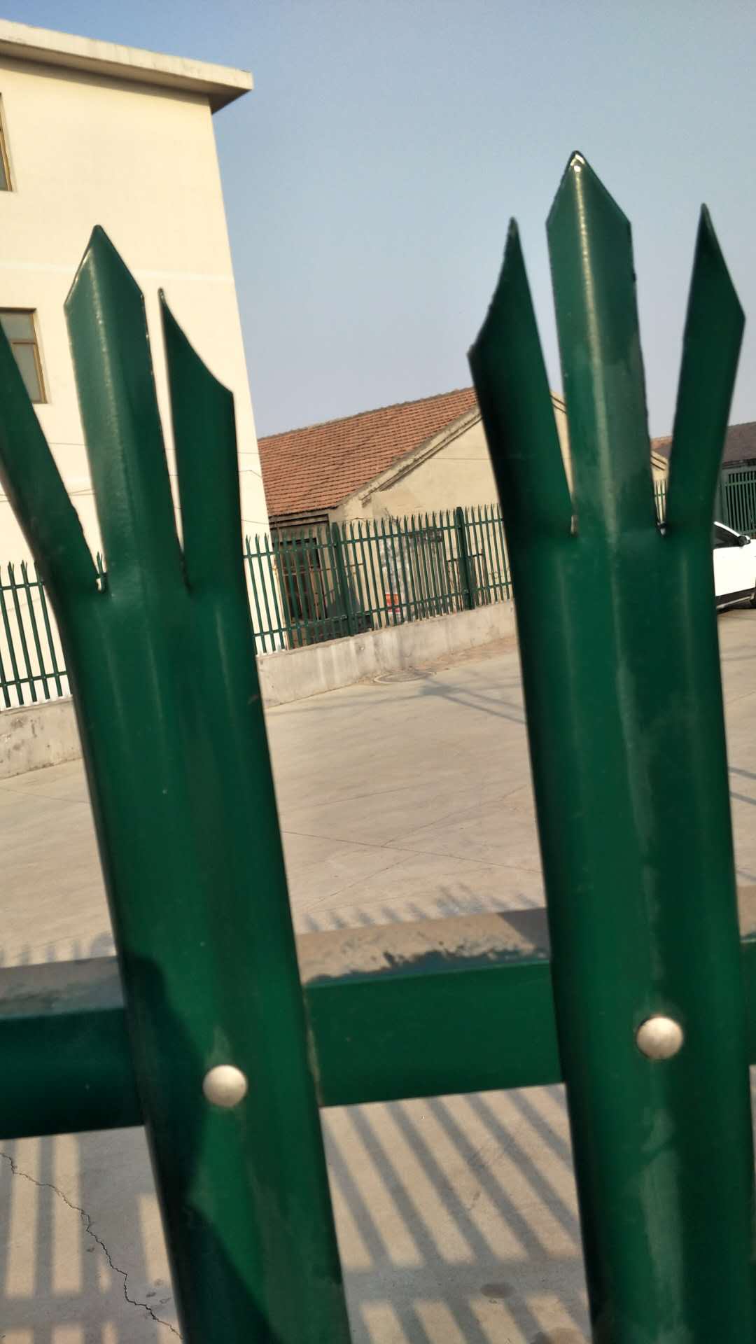 衡水市欧式护栏网 自断安全防盗螺栓固定厂家