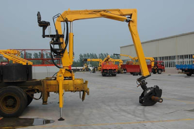 厂家供应专用LSQ080抓木吊机 和润随车起重机 移动式悬臂吊 LSQ080抓木吊机图片