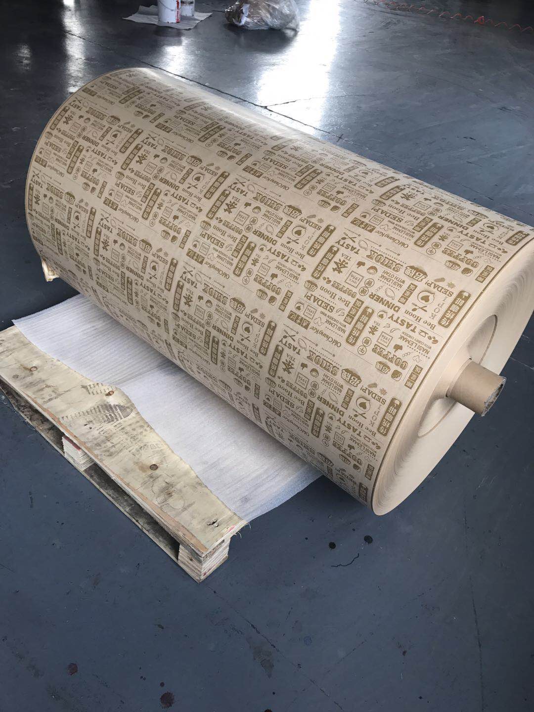 济南市生产食品级本色牛皮纸 烤肉包装纸厂家生产食品级本色牛皮纸烤肉包装纸 生产食品级本色牛皮纸 烤肉包装纸