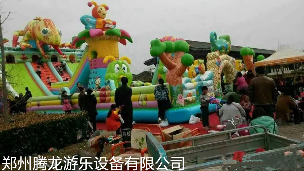 甘肃户外广场儿童充气滑梯价格 室外大型充气玩具变色龙多少钱图片