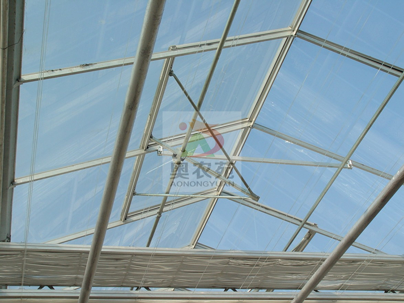 连栋温室电动顶开窗系统安装图片