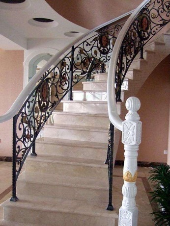 家居别墅高端私人定制铁艺楼梯 欧式古典楼梯 按需定制实木楼梯图片