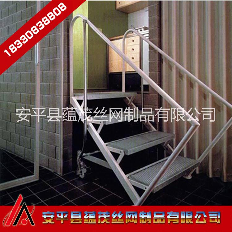 厂家生产销售镀锌踏步板 楼梯踏步板 钢格板 钢格栅