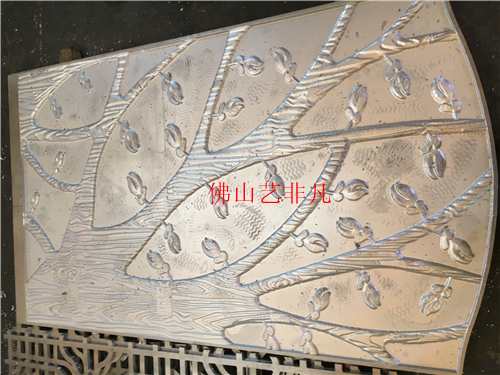 潍坊锦绣山河铝板雕刻镂空红古铜屏风山水景色立体铝板雕花壁画