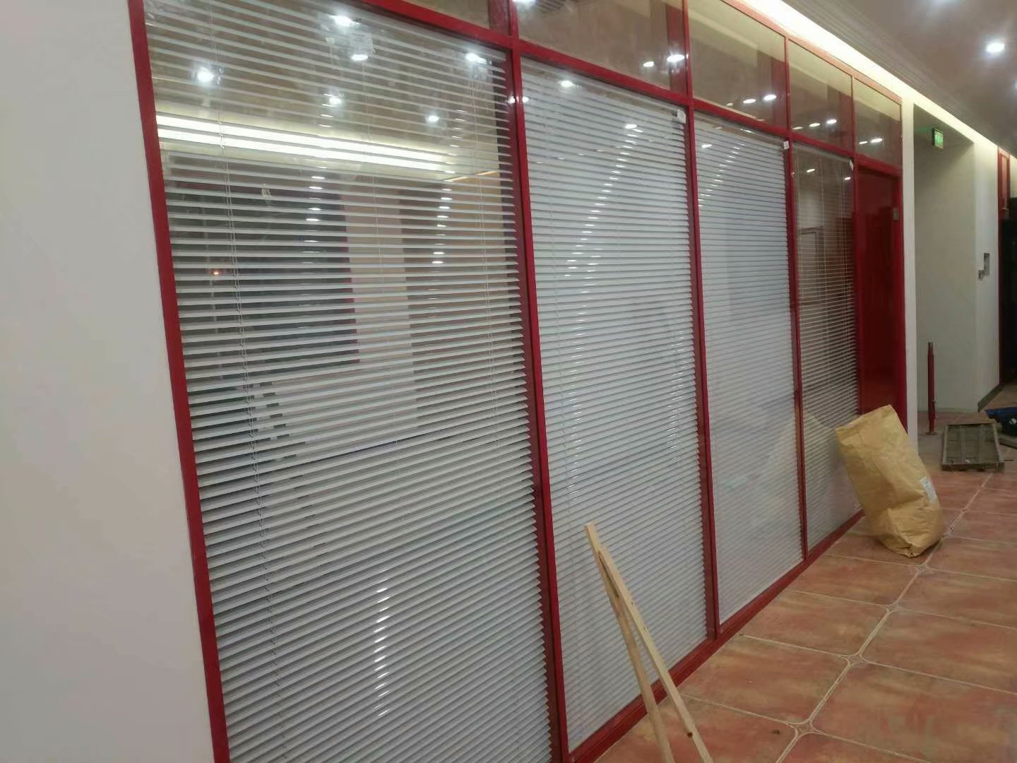 天津安装玻璃隔断各类玻璃隔断拆装专区图片