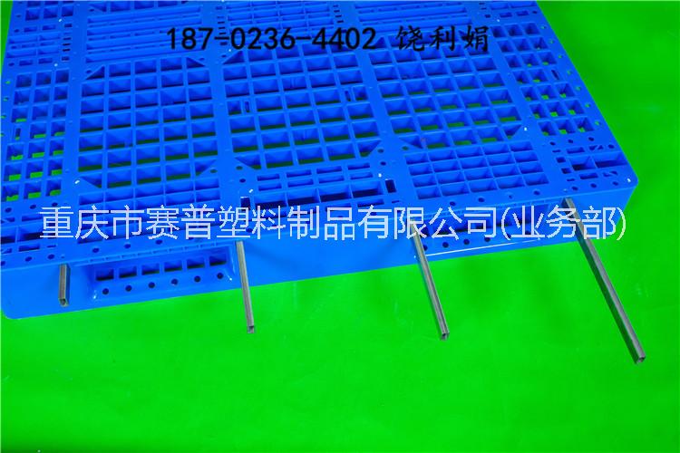 成都货物装卸专用叉车垫板|1210川字塑料托盘厂家优势 1111川字网格托盘图片