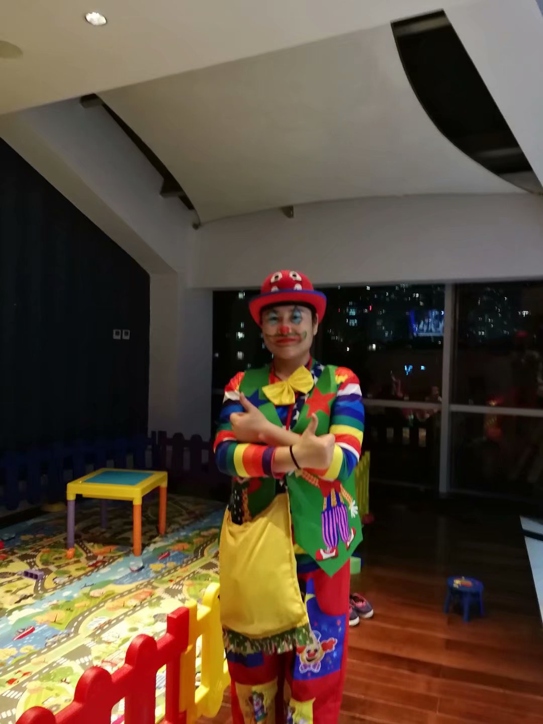北京周边本人小丑气球表演魔术泡泡秀18701695461图片