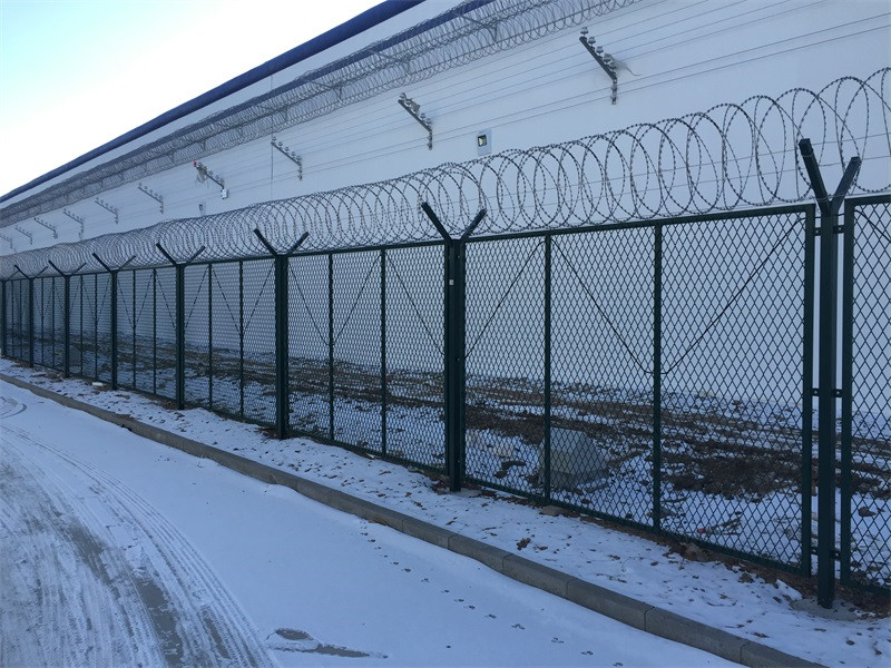监狱隔离网围栏网 监狱钢网墙隔离批发