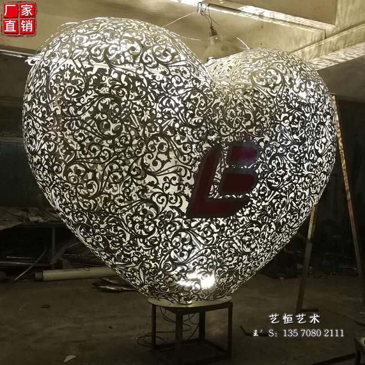 深圳市抽象不锈钢镂空爱心灯光互动装置铁厂家